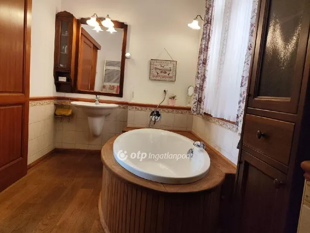 Eladó ház Kőtelek 588 nm