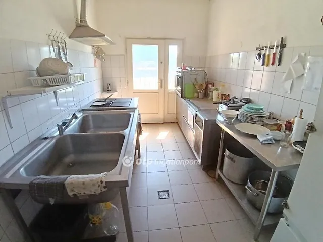 Eladó kereskedelmi és ipari ingatlan Kisújszállás 156 nm