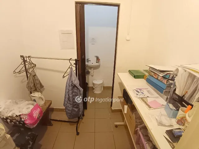 Eladó kereskedelmi és ipari ingatlan Kisújszállás 156 nm
