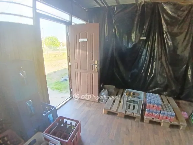 Eladó kereskedelmi és ipari ingatlan Kisújszállás 156 nm