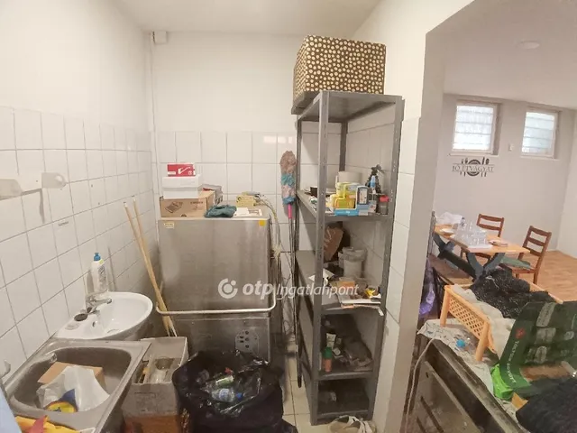 Eladó kereskedelmi és ipari ingatlan Kisújszállás 156 nm