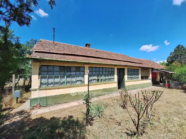 Eladó ház Tiszaörs 74 nm