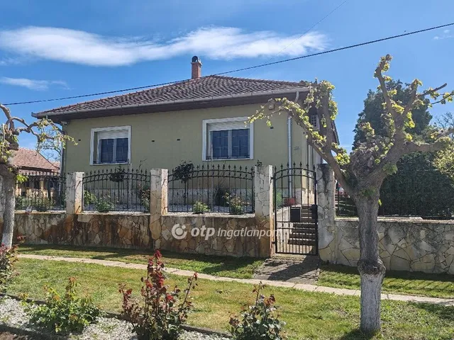 Eladó ház Abádszalók 106 nm
