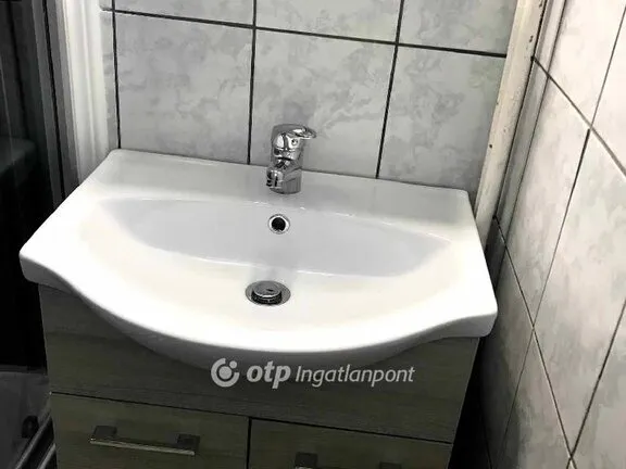 Eladó kereskedelmi és ipari ingatlan Abádszalók 450 nm