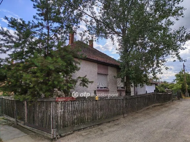 Eladó ház Jászkisér 70 nm