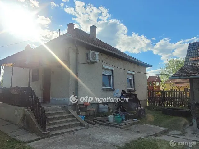 Eladó ház Jászkisér 72 nm