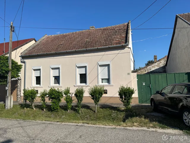 Eladó ház Pápa, Tókert 70 nm