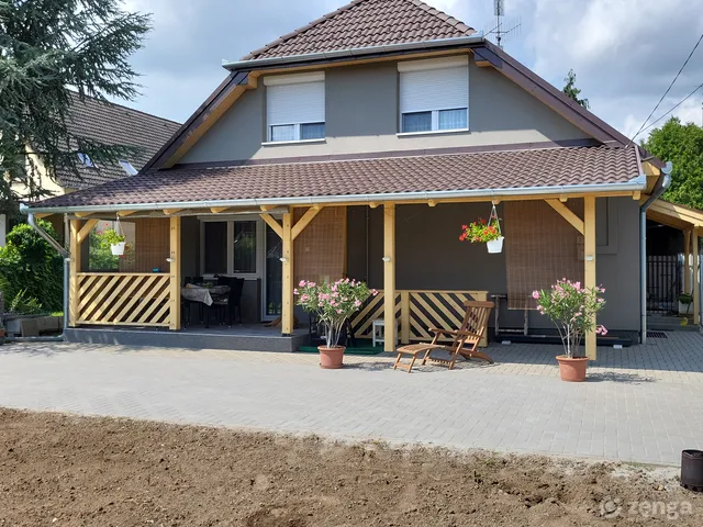 Eladó ház Tolna, Mözs 200 nm