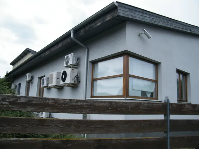 Eladó kereskedelmi és ipari ingatlan Dunaújváros, Újtelep 702 nm