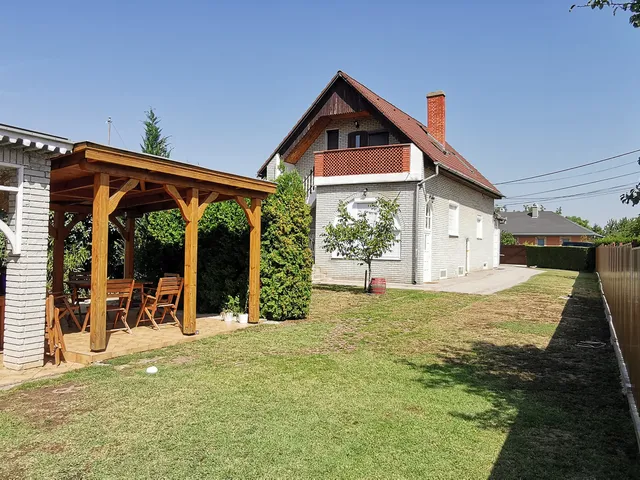 Eladó ház Dunaújváros, Táborállás 210 nm