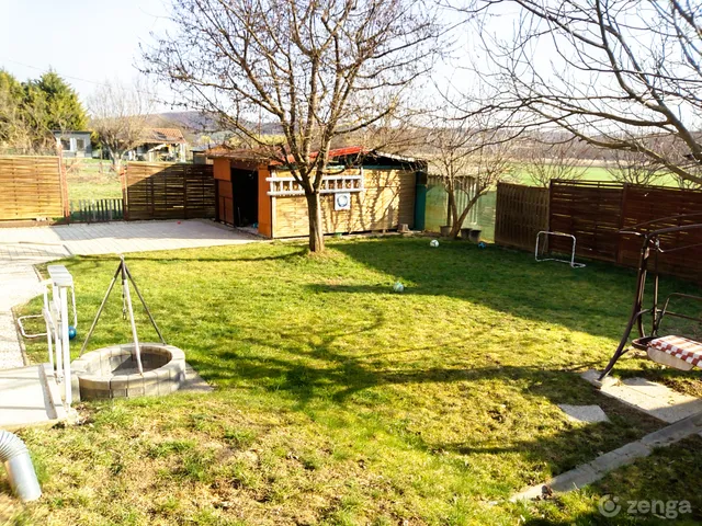 Eladó ház Rád, Váci út 175 nm