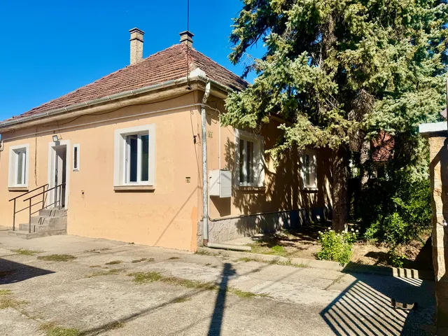 Eladó ház Szentendre, Pannóniatelep 180 nm
