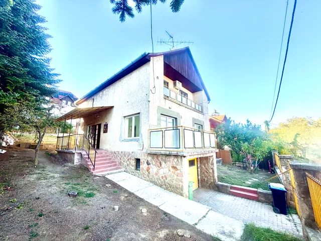 Eladó ház Budapest III. kerület, Csillaghegy 156 nm