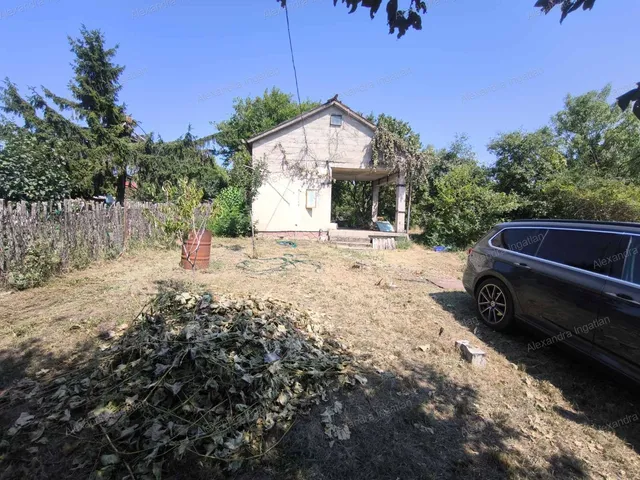 Eladó lakás Baracs 25 nm