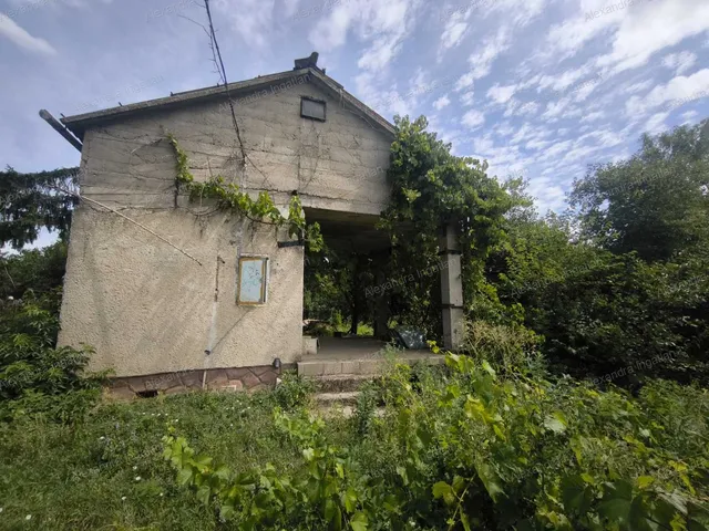 Eladó lakás Baracs, Kígyós utca 25 nm