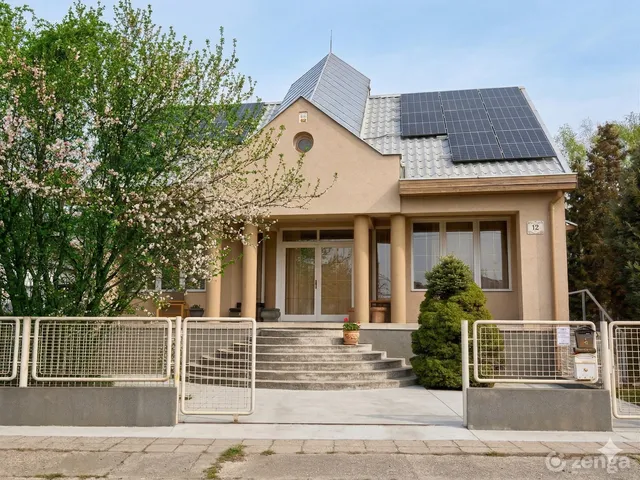 Eladó ház Gödöllő, Fenyves 260 nm