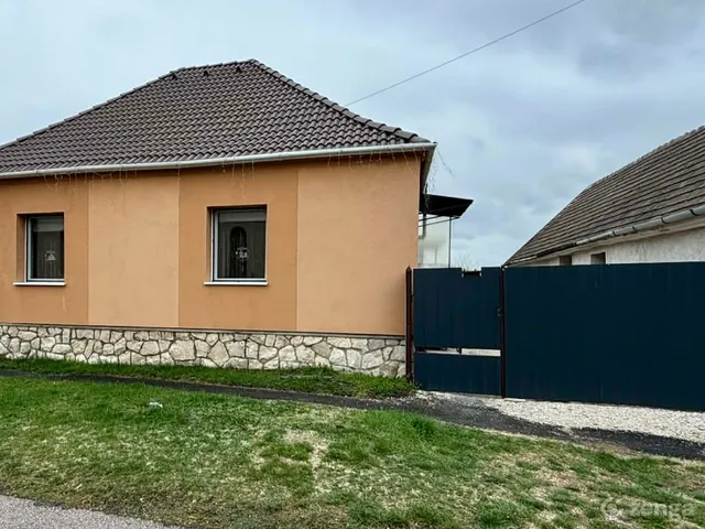 Eladó ház Komárom, Szőny 100 nm