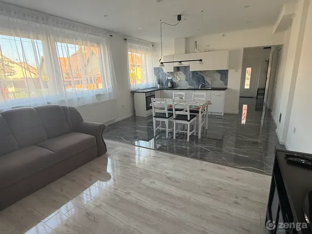 Kiadó lakás Budapest XXI. kerület, Királyerdő 48 nm