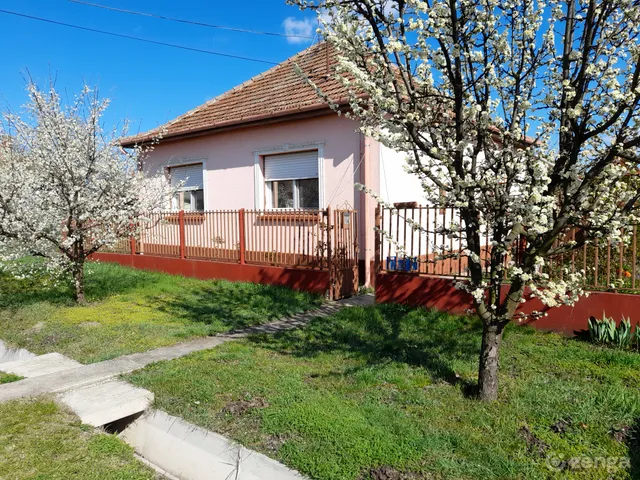 Eladó ház Újszász 80 nm