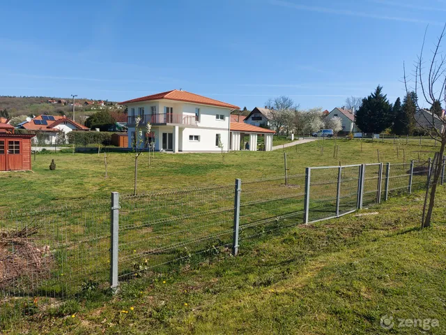 Eladó ház Cserszegtomaj, Rezi ut 18 226 nm