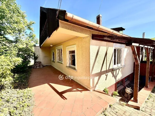 Eladó ház Győrújbarát 180 nm