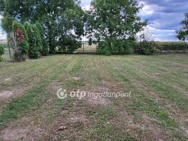 Eladó telek Pér 819 nm