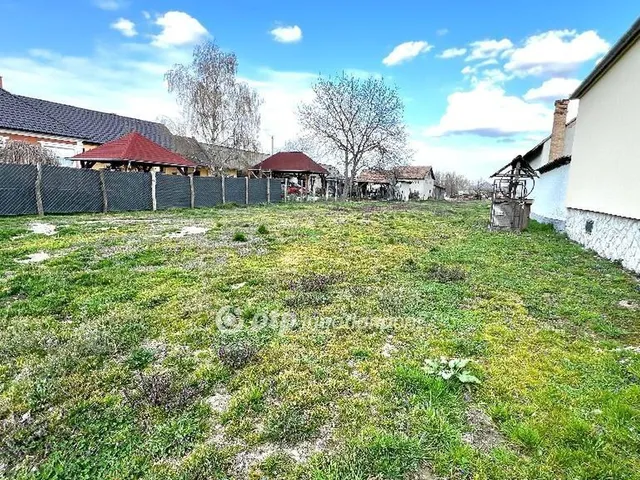 Eladó telek Kunsziget 1298 nm