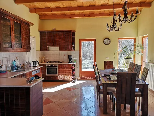 Eladó üdülő és hétvégi ház Takácsi 350 nm