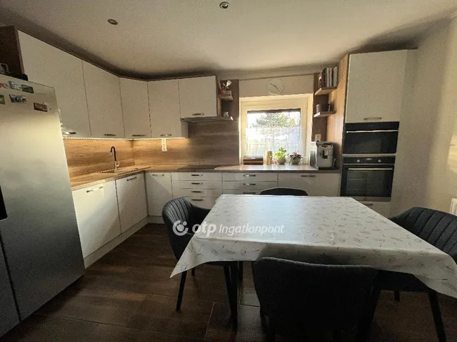 Eladó ház Pér 86 nm