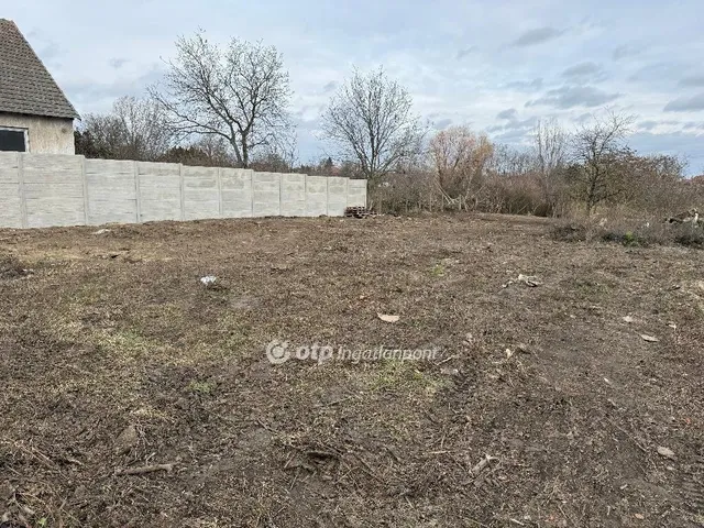 Eladó telek Pér 2086 nm