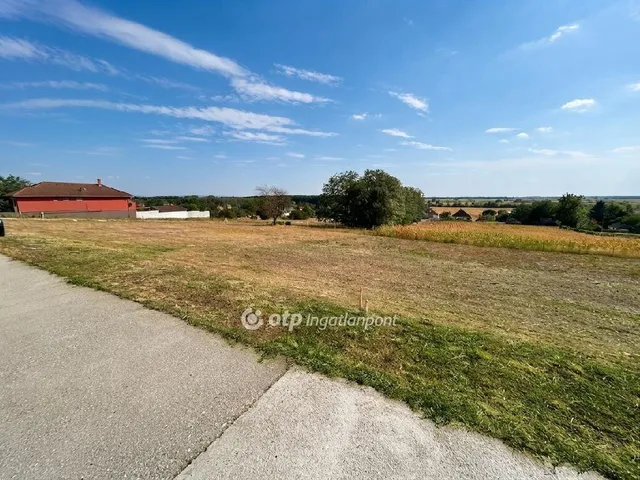 Eladó telek Gyarmat 1031 nm