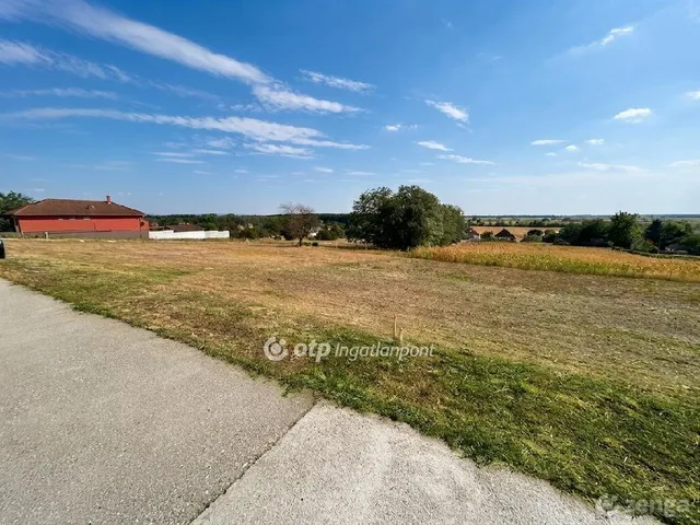Eladó telek Gyarmat 1031 nm