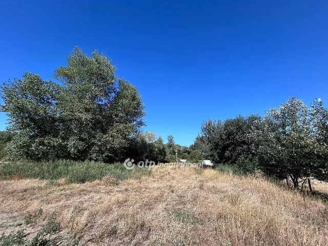 Eladó telek Tényő 2048 nm