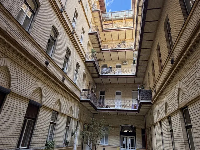 Eladó lakás Budapest VI. kerület 52 nm