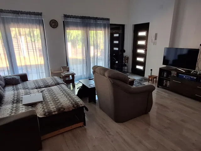 Eladó ház Pócsmegyer, Surány 100 nm