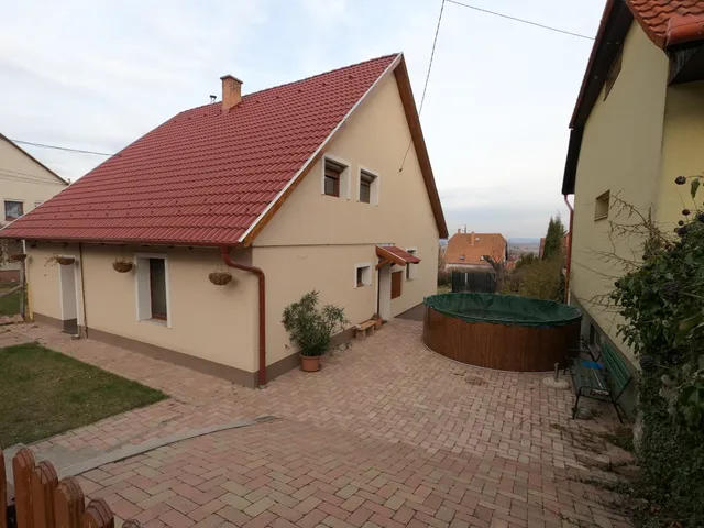 Kiadó ház Pomáz 145 nm