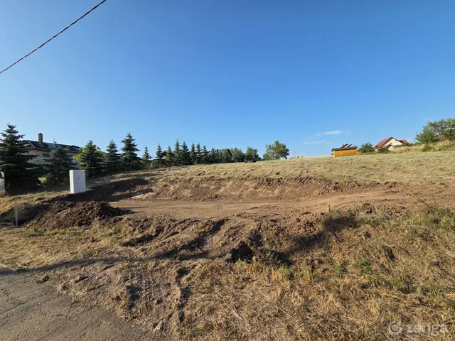 Eladó telek Kisgyőr 2033 nm