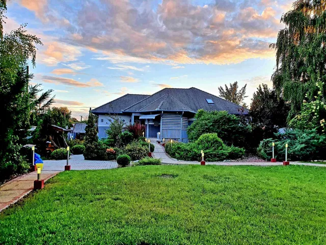 Eladó ház Tiszakécske 320 nm