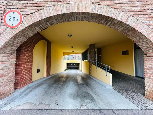 Kiadó garázs Szolnok, Sóház utca  18 nm