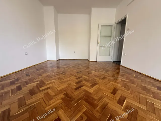 Eladó lakás Szolnok, Várkonyi István tér  48 nm