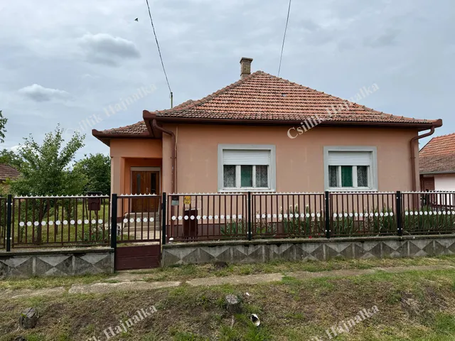 Eladó ház Tiszasüly 85 nm