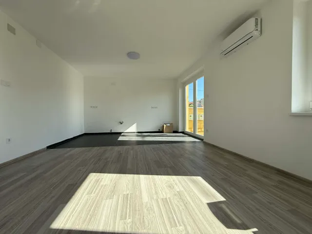 Eladó ház Szolnok, Széchenyi-lakótelep 103 nm