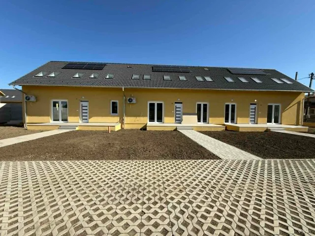 Eladó ház Szolnok, Széchenyi-lakótelep 103 nm