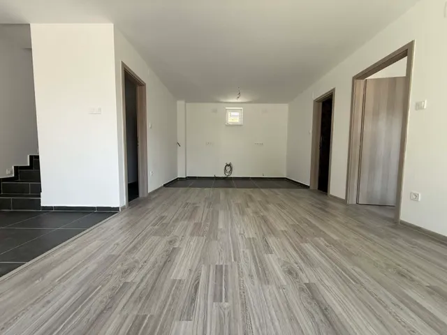 Eladó ház Szolnok, Széchenyi-lakótelep 103 nm