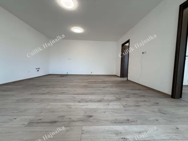 Eladó lakás Szolnok, Belváros 68 nm