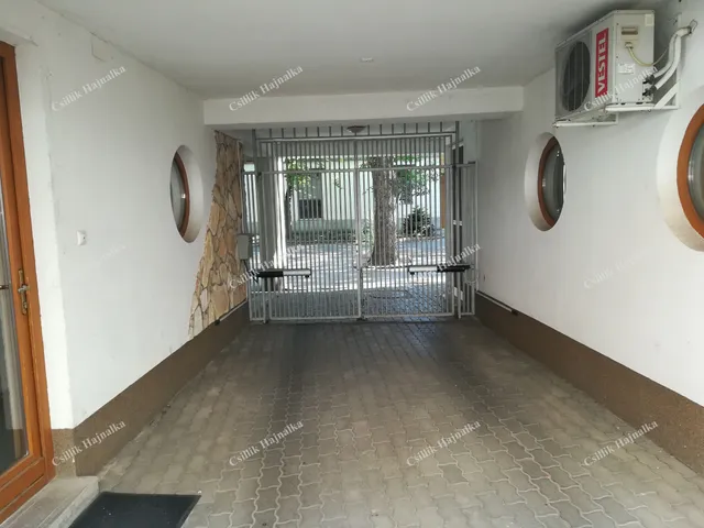 Kiadó garázs Szolnok, Belváros, Mária út 15 nm