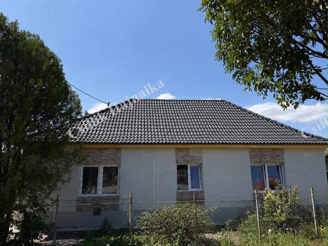 Eladó ház Újszász 79 nm
