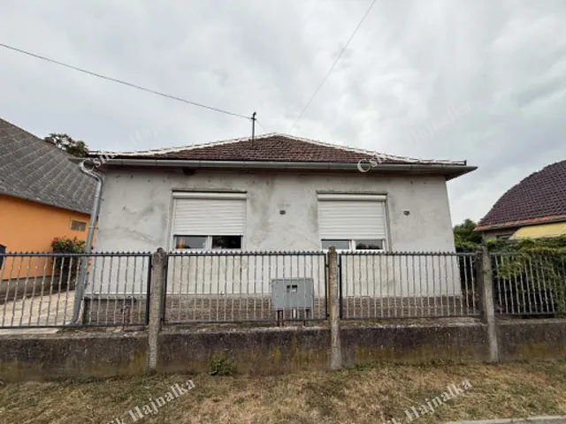 Eladó ház Újszász 51 nm