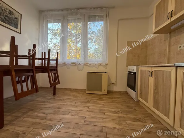 Eladó lakás Szolnok, Belváros, Várkonyi tér 37 nm