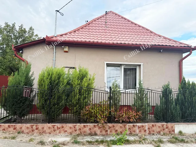 Eladó ház Újszász 80 nm